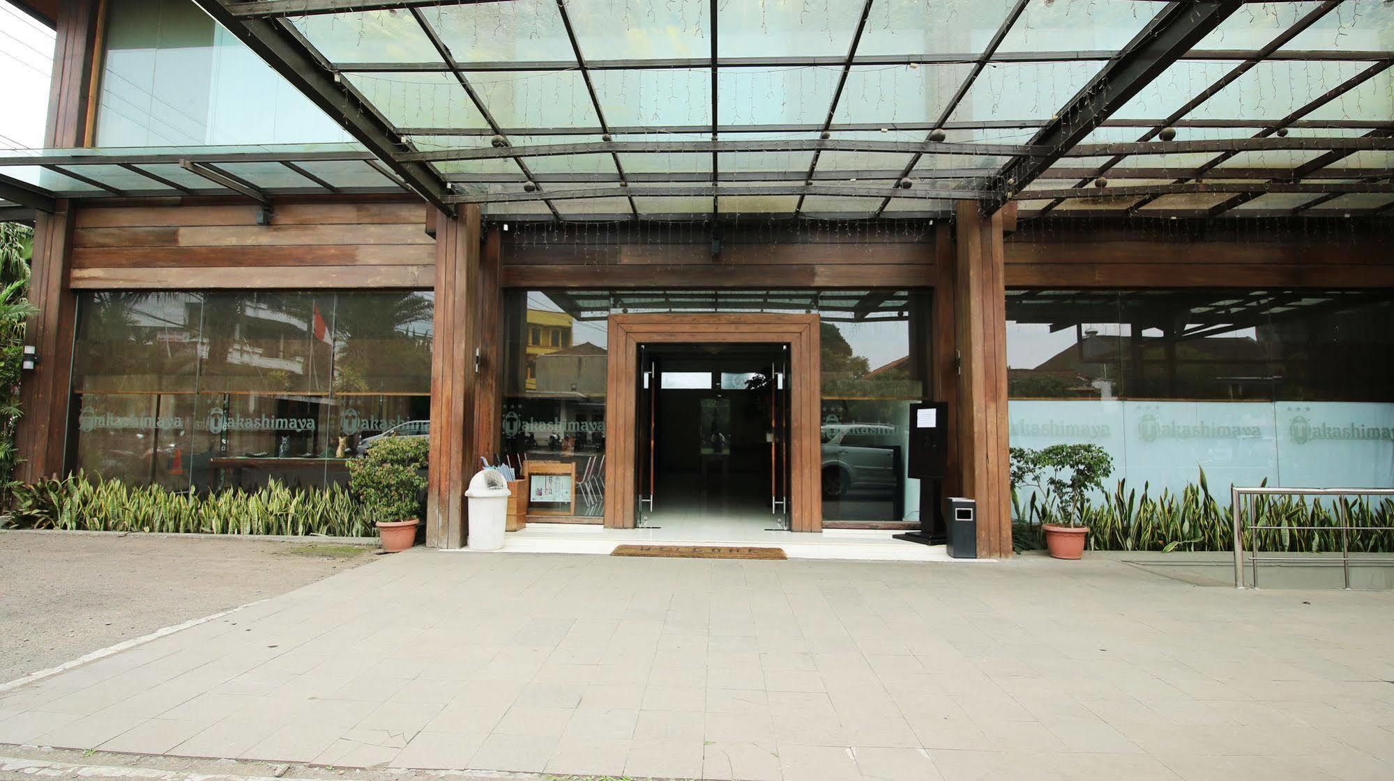 Zen Rooms Grand Hotel Лембанг Екстер'єр фото