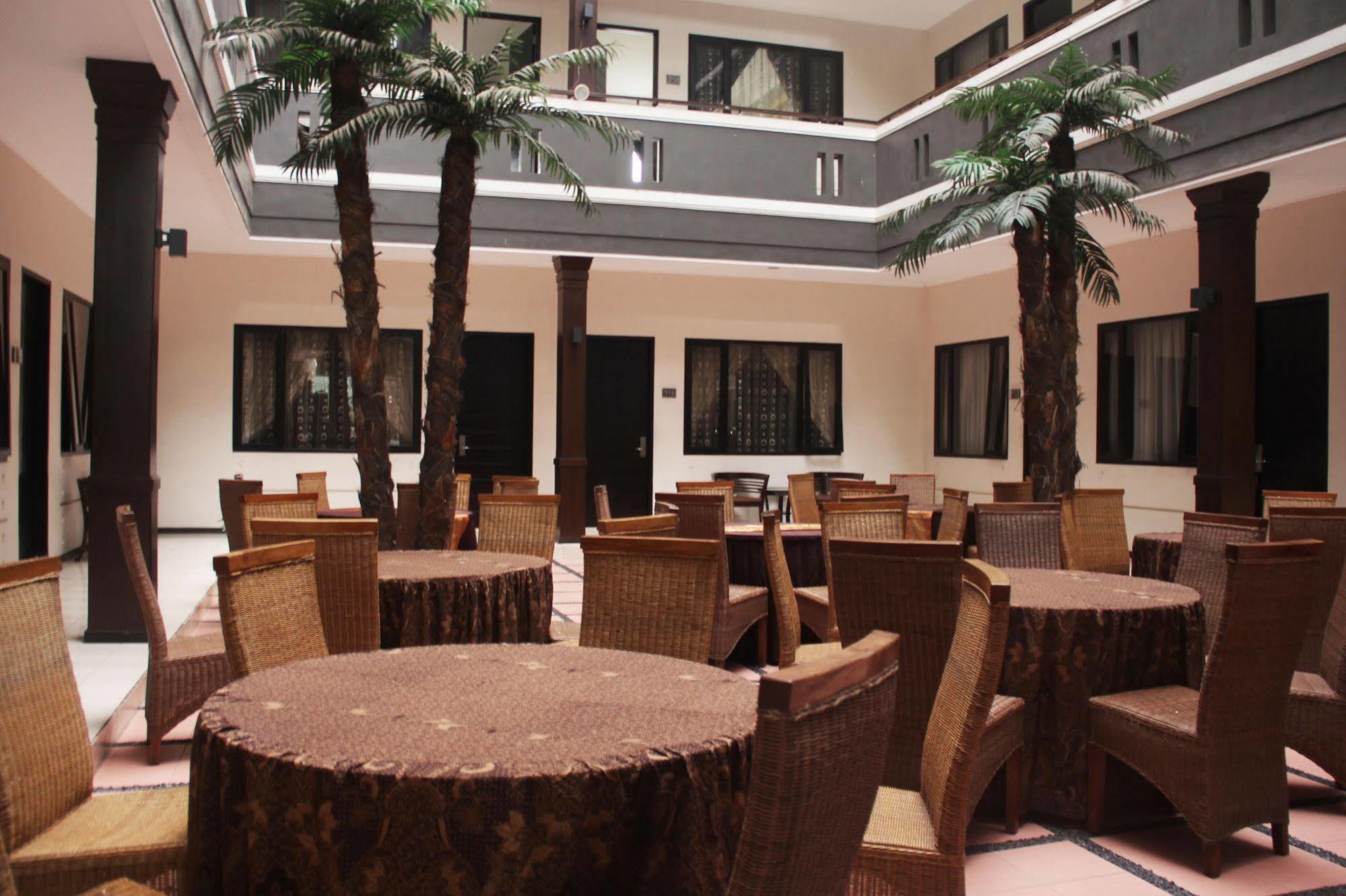 Zen Rooms Grand Hotel Лембанг Екстер'єр фото