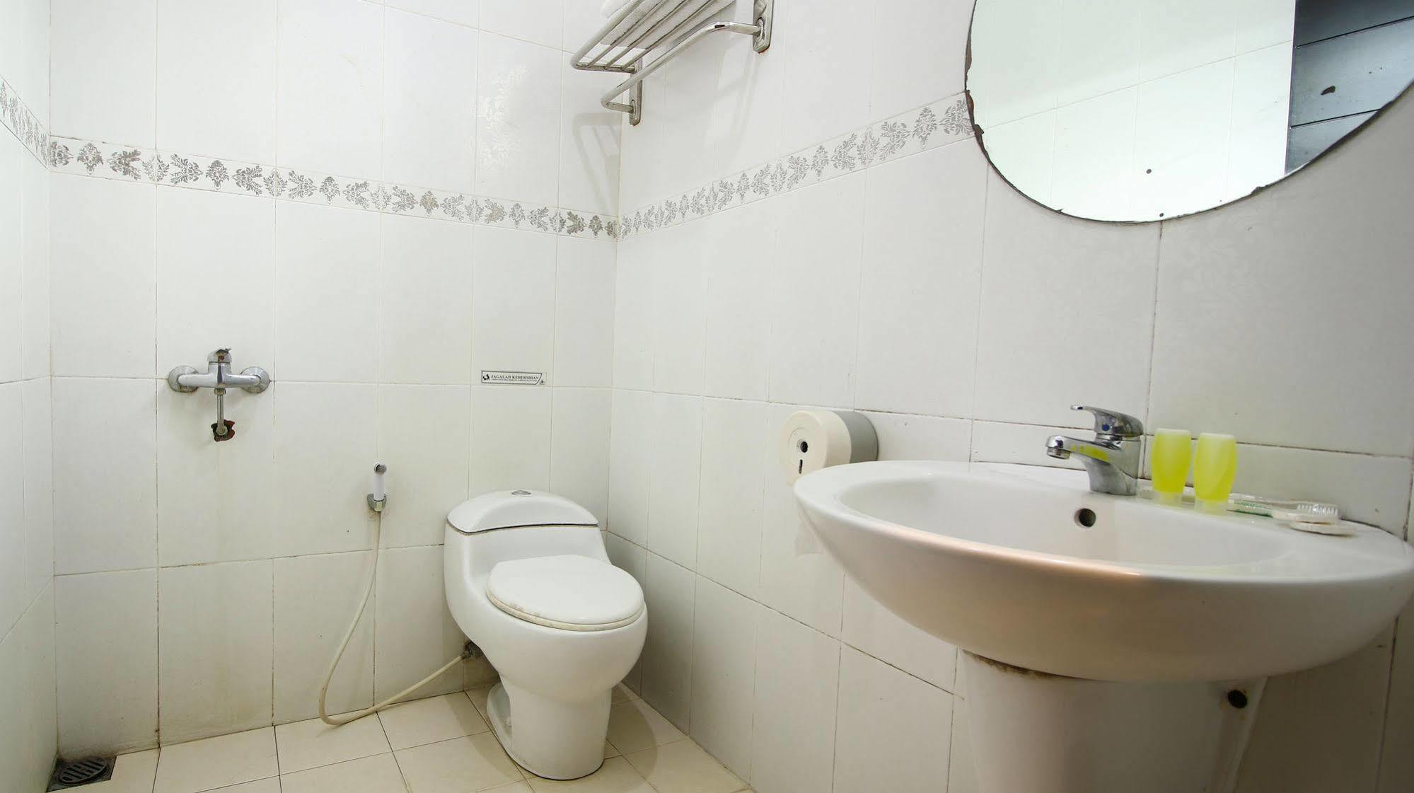 Zen Rooms Grand Hotel Лембанг Екстер'єр фото