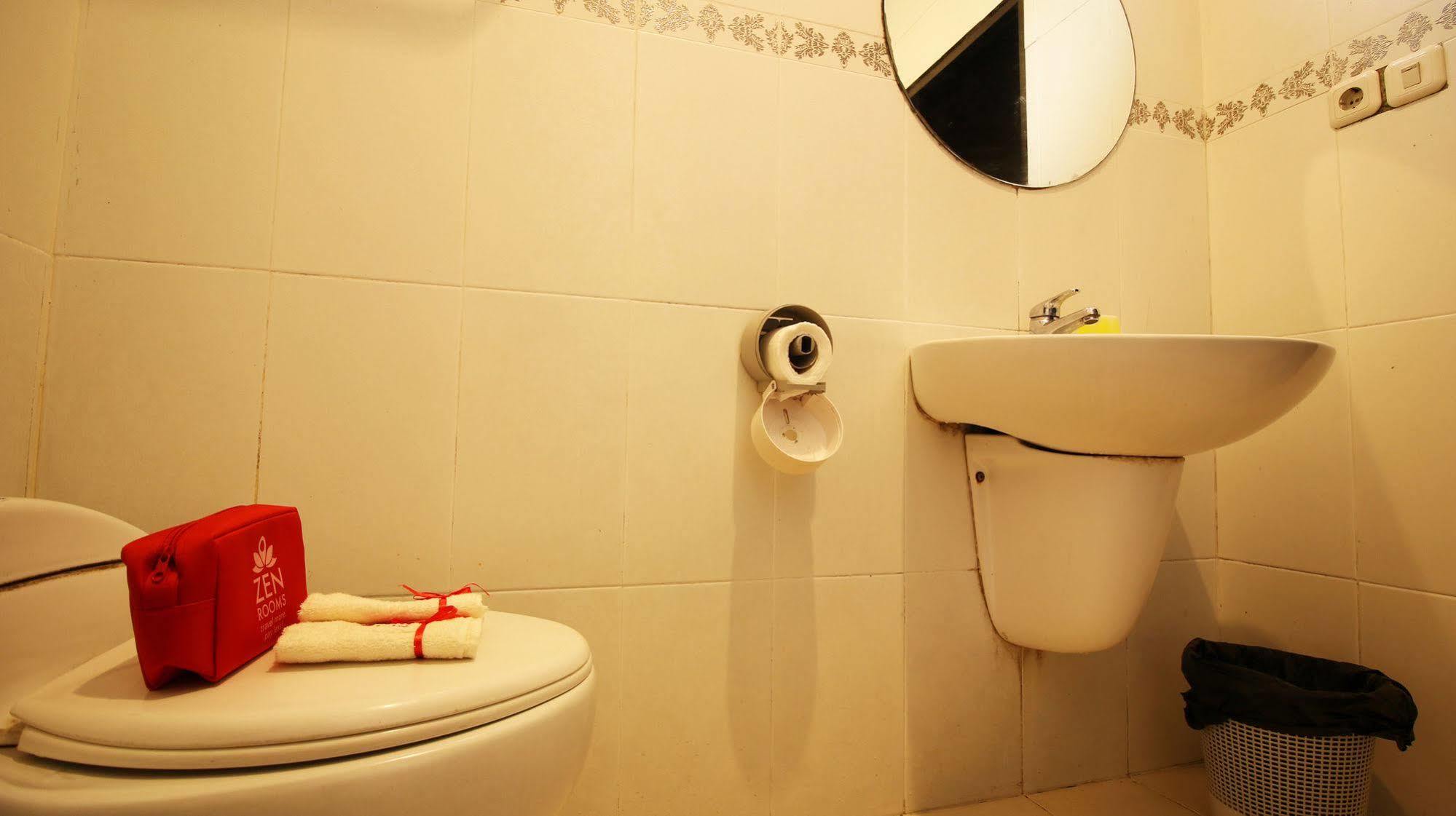 Zen Rooms Grand Hotel Лембанг Екстер'єр фото