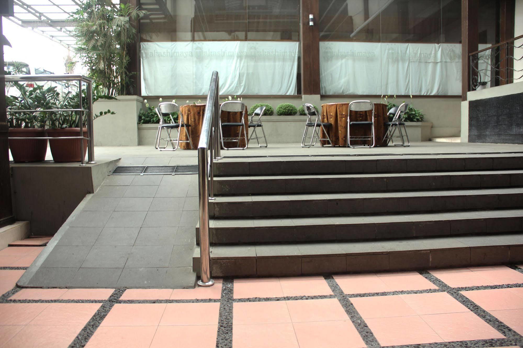 Zen Rooms Grand Hotel Лембанг Екстер'єр фото