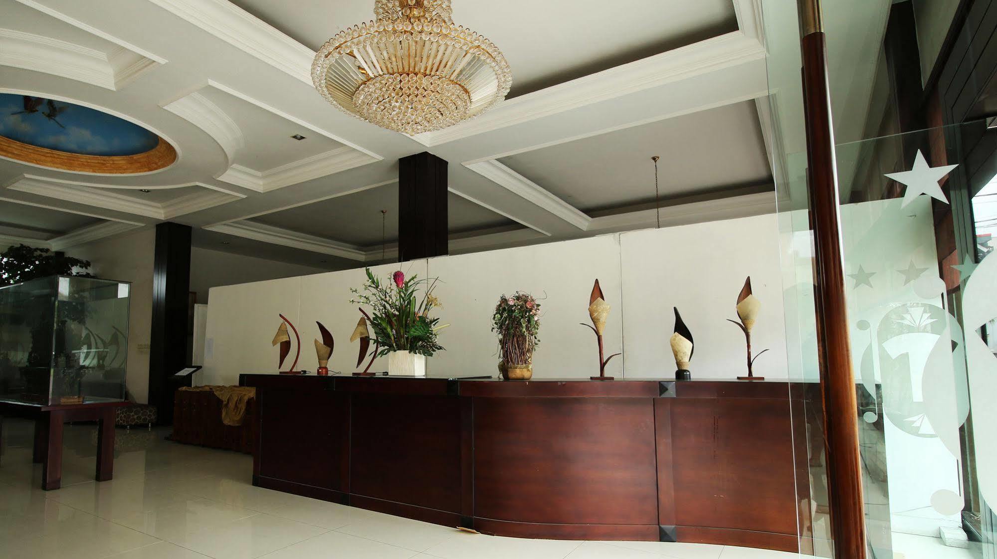 Zen Rooms Grand Hotel Лембанг Екстер'єр фото