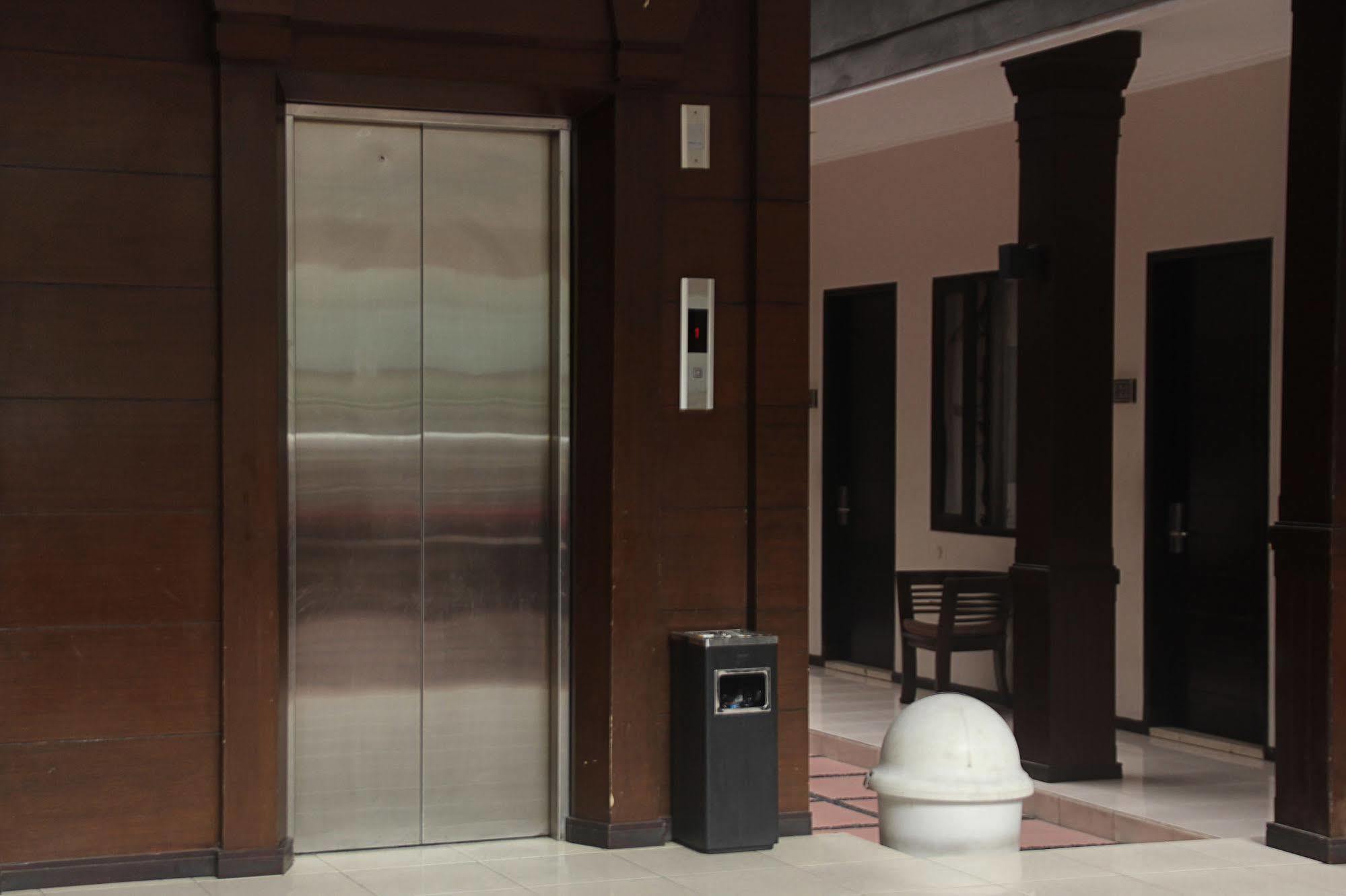 Zen Rooms Grand Hotel Лембанг Екстер'єр фото
